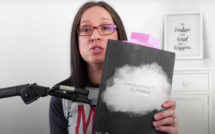 How to Balance Multiple Clients As a New Freelance Writer - Elna Cain
